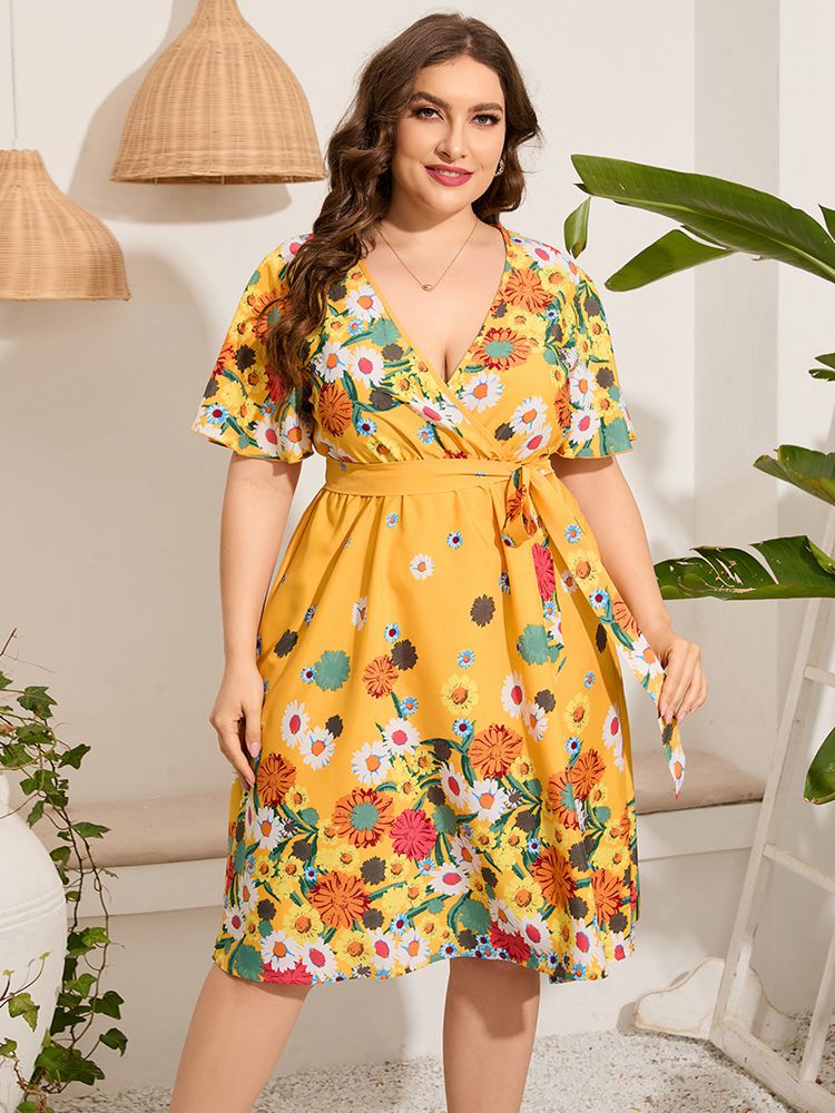 Summer new plus size casual dress 7XL 6XL 5XL fashion ladies sexy deep V-neck short sleeve printed lace-up holiday dress.